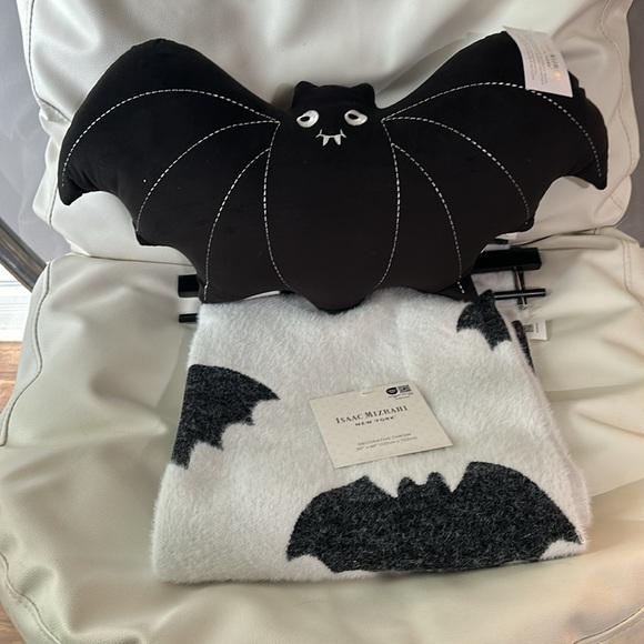 Isaac Mizrahi Blanket Set - Picture 3 of 4